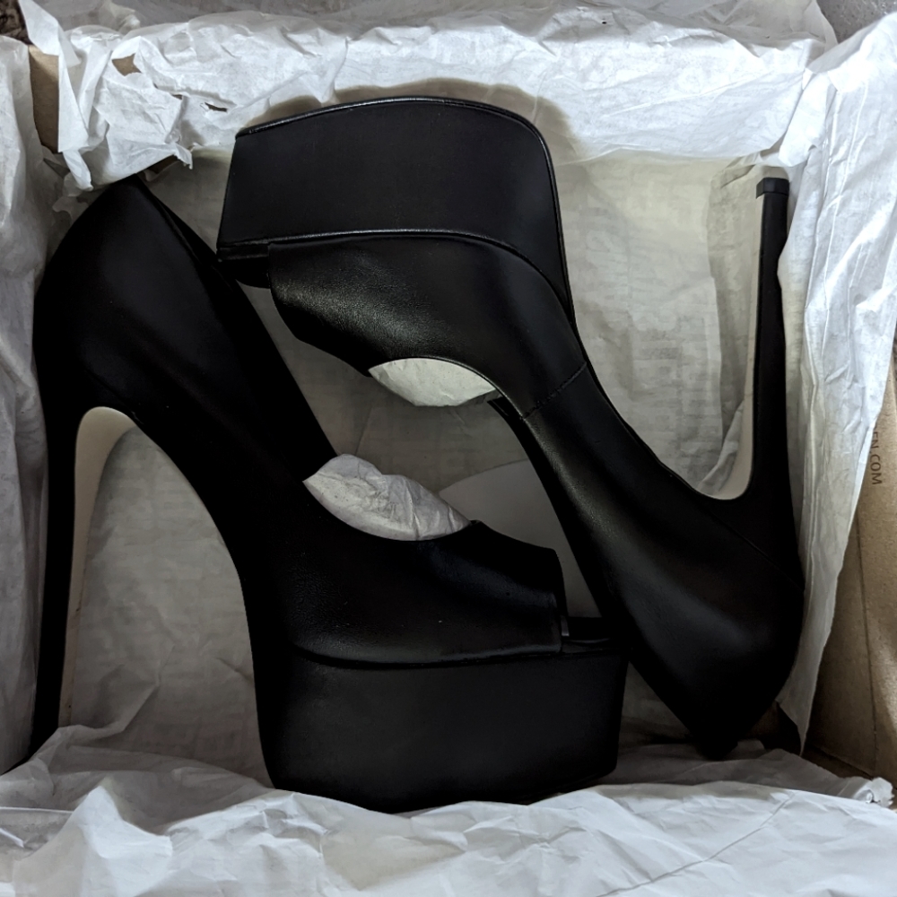 Steve Madden - lust black leather (size 9)
